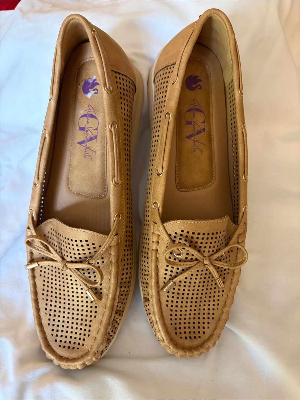 Gloria Vanderbilt Perforated Tan Driving Loafers with Bow
